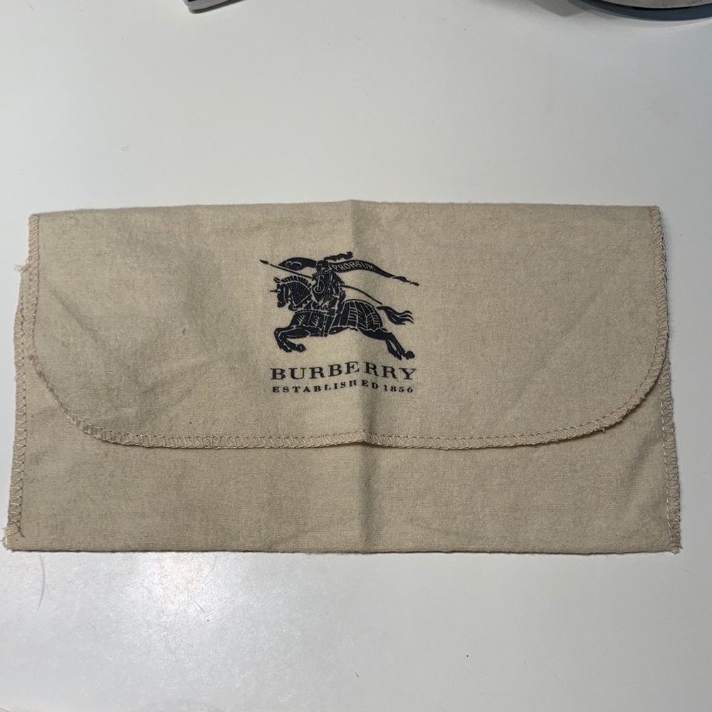 Burberry wallet dust cover